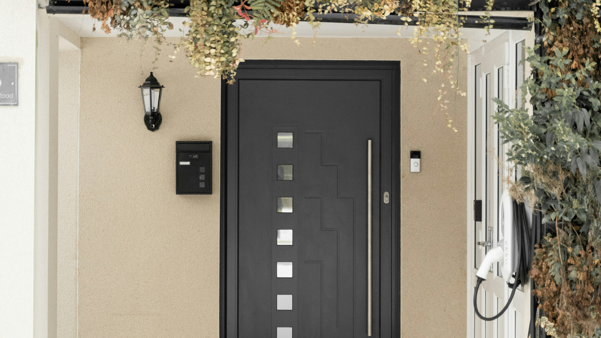 Donnez du cachet à votre maison avec une porte d'entrée originale !