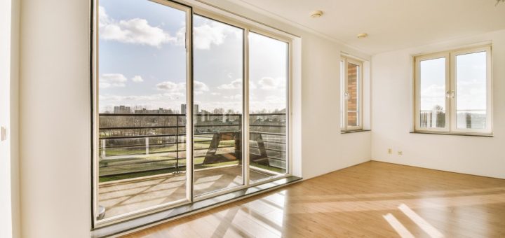 Pourquoi installer une baie vitrée coulissante ? Lumière, esthétique et confort