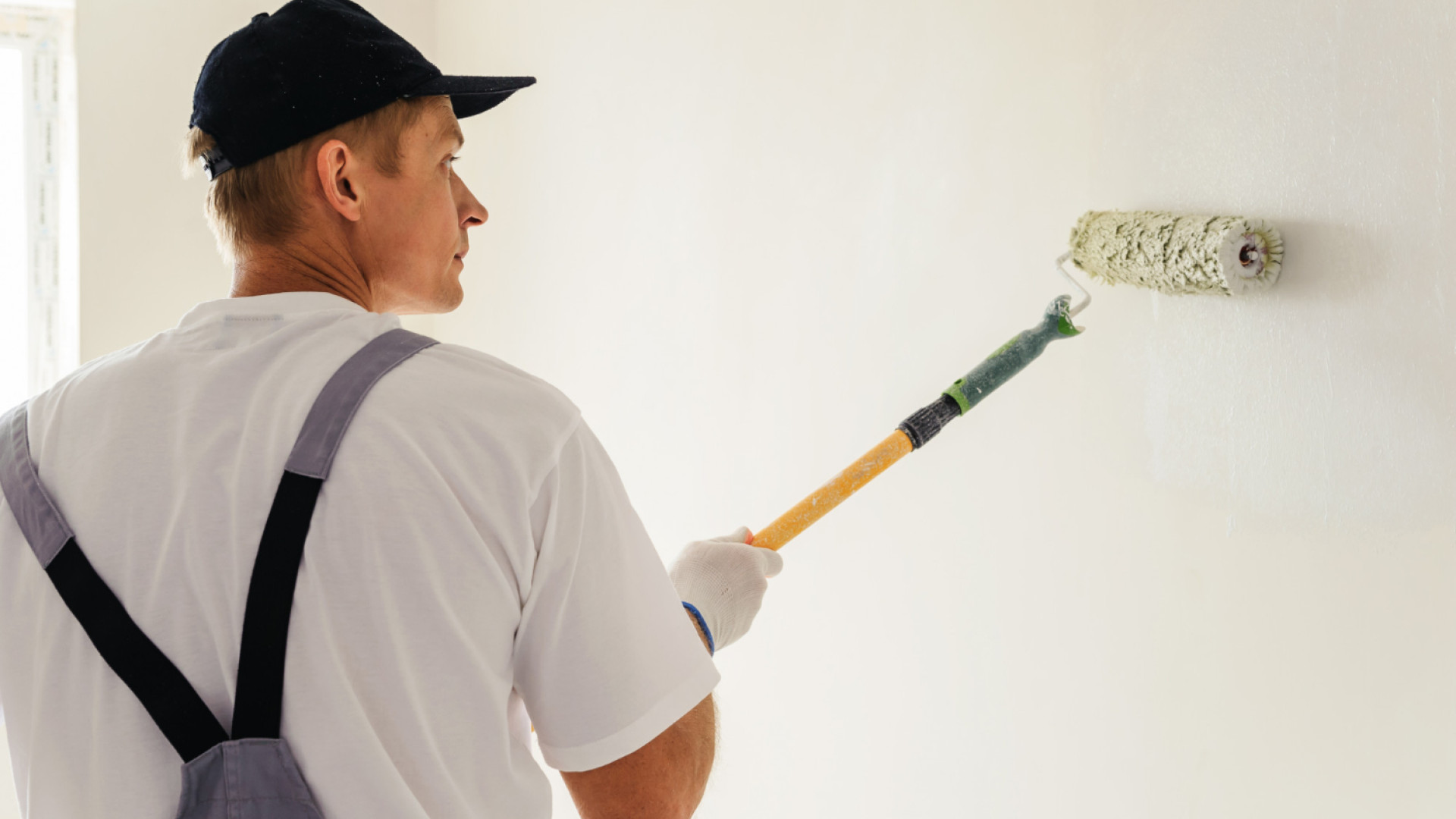 Confier ses travaux de peinture à un peintre rochelais : un investissement durable