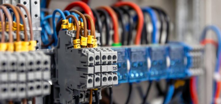 Comment choisir un appareillage électrique spécialisé pour vos installations ?