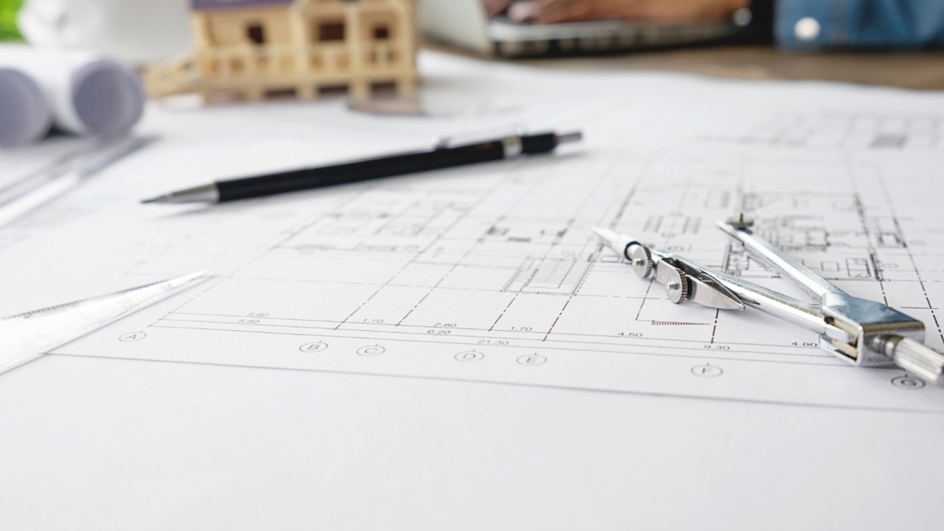 Pourquoi opter pour une maison sur-mesure : avantages et bénéfices pour réussir son projet de construction